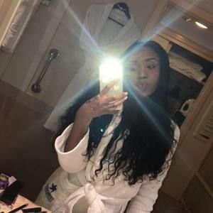 Meet your Posher, Azalea